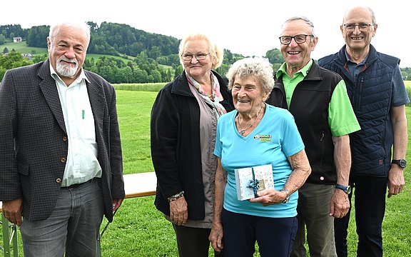 Bezirksknittelturnier_2025_älteste_Teilnehmerin.JPG  